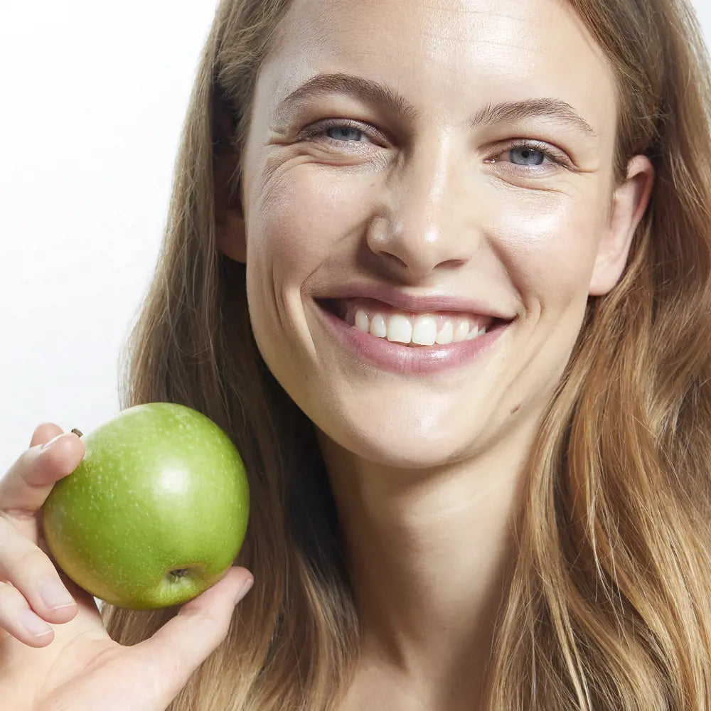 ORIFLAME Love Nature Up-Loved Purifying Shampoo with Upcycled Apple & Organic Kale – Eco-Friendly Hair Care (250 ML)